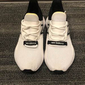 Mens New Balance Sneakers Fresh Foam roav